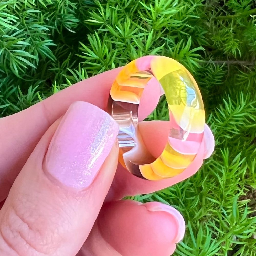 Acrylic ring - Picture 2 of 4